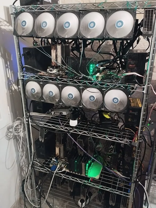 The final monster: 32 GPUs and 1 TB of VRAM